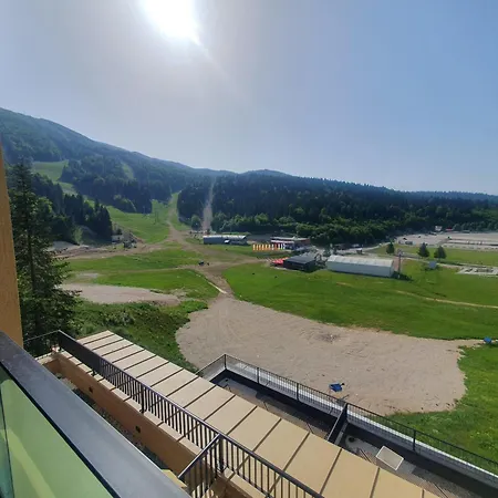 Daire Na Stazi-luxury Mountain- On The Slope-free Parking,tuzlaks Bjelašnica